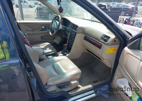 2000 Volvo S70 Glt/Glt Se z USA, uszkodzony, nr VIN YV1LS56D8Y2661218